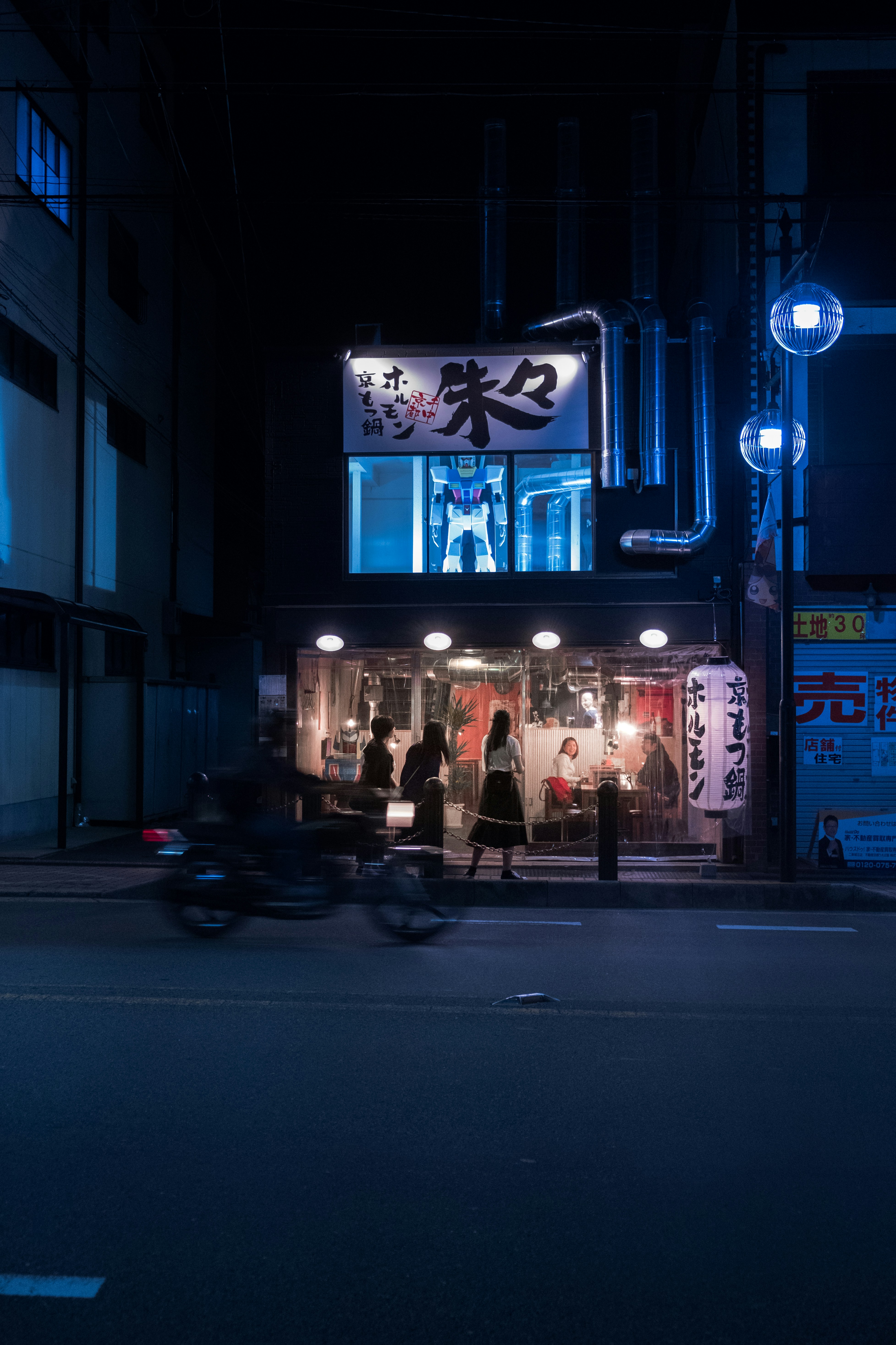 Kyoto restaurant with goldorak figure
